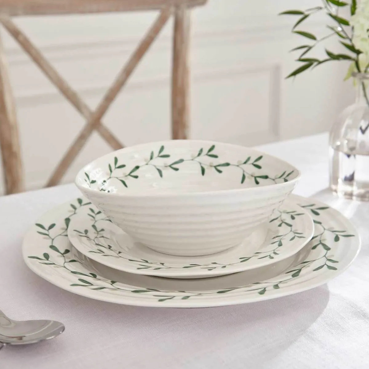 Portmeirion Sophie Conran Mistletoe 12 Piece Dinner Set Hot